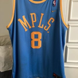 Signed 1998 Kobe Bryant jersey